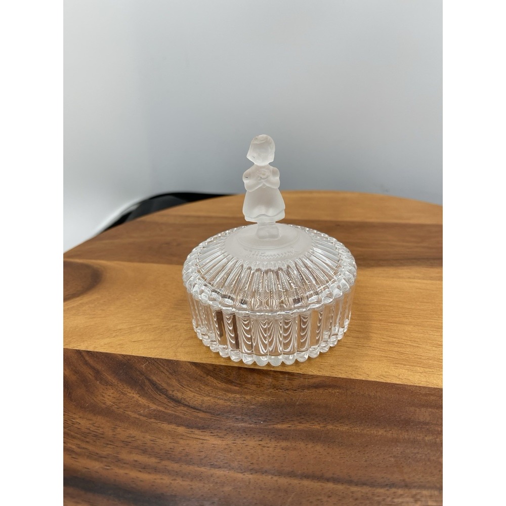 VNTG Goebel Hummel Frosted Trinket Dish 1993 Avon Leaded Crystal (55)‎